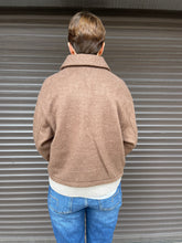 Lade das Bild in den Galerie-Viewer, Wolljacke mit Kragen
