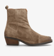 Lade das Bild in den Galerie-Viewer, 2024_calamaty_Stiefelette_taupe_Wunderwerk_Oldenburg_Stiefellette mit kleinem Absatz