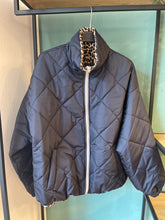 Lade das Bild in den Galerie-Viewer, Wendejacke Gisell