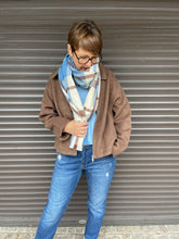 Lade das Bild in den Galerie-Viewer, Wolljacke mit Kragen