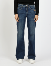 Lade das Bild in den Galerie-Viewer, Gang 94Amelie Wide fit / Standard Jeans in der Farbe soft tint wash Wunderwerk Oldenburg