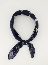 Lade das Bild in den Galerie-Viewer, Vierecktuch in dunkelblau mit Muster, Wunderwerk Oldenburg