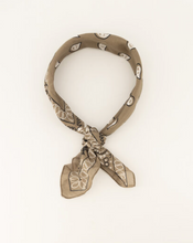 Lade das Bild in den Galerie-Viewer, Vierecktuch in taupe mit Muster, Wunderwerk Oldenburg