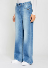 Lade das Bild in den Galerie-Viewer, Gang 94Amelie Wide fit / Standard Jeans