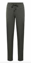 Lade das Bild in den Galerie-Viewer, &Co Woman Jogpants Penny Travel