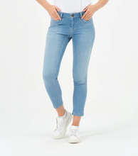 Lade das Bild in den Galerie-Viewer, Glücksstern Petra Kristallblau