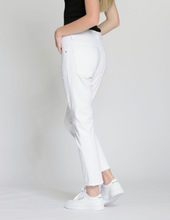 Lade das Bild in den Galerie-Viewer, Gang 94Nica cropped - white destroy