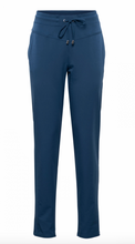 Lade das Bild in den Galerie-Viewer, &Co Woman Jogpants Penny Travel