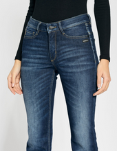 Lade das Bild in den Galerie-Viewer, Gang 94Maxima Flared fit Jeans