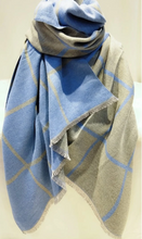 Lade das Bild in den Galerie-Viewer, Schal mit Karomuster
