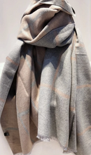 Lade das Bild in den Galerie-Viewer, Schal mit Karomuster