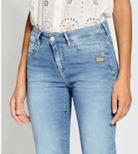 Lade das Bild in den Galerie-Viewer, Gang 94Rubinia Cropped Jeans
