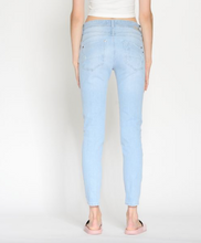 Lade das Bild in den Galerie-Viewer, 94Amelie relaxed fit - cross lightblue