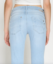 Lade das Bild in den Galerie-Viewer, 94Amelie relaxed fit - cross lightblue
