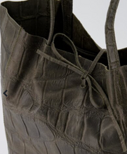 Lade das Bild in den Galerie-Viewer, Ledershopper Paula Kroko