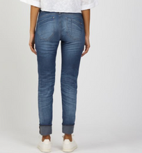 Lade das Bild in den Galerie-Viewer, 94Amelie relexed fit - basic midblue wash