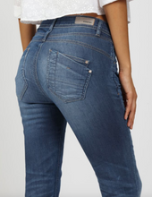 Lade das Bild in den Galerie-Viewer, 94Amelie relexed fit - basic midblue wash