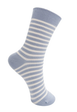 Lade das Bild in den Galerie-Viewer, Myra Striped Socken