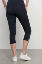 Lade das Bild in den Galerie-Viewer, &Co Woman Phoenix Capri Hose