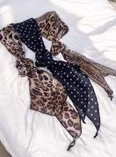 Lade das Bild in den Galerie-Viewer, Schluppenschal