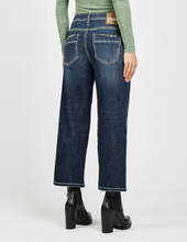 Lade das Bild in den Galerie-Viewer, 94Carol Culotte Jeans