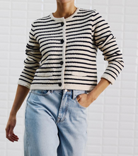 Lade das Bild in den Galerie-Viewer, Merian Boucle Strickjacke