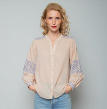 Lade das Bild in den Galerie-Viewer, Shirtbluse mit Stickerei