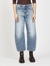 Lade das Bild in den Galerie-Viewer, 94Sarina Baggy Fit Jeans