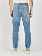 Lade das Bild in den Galerie-Viewer, 94Milo Relaxed Fit Jeans