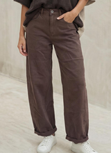 Lade das Bild in den Galerie-Viewer, Jeans Bottel Colour