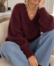 Lade das Bild in den Galerie-Viewer, La maile parisienne Mohair Pullover mit V-Ausschnitt