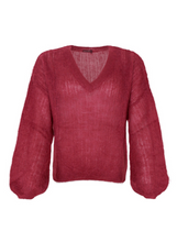 Lade das Bild in den Galerie-Viewer, Weinroter Mohair Pullover mit V-Ausschnitt, Wunderwerk Oldenburg