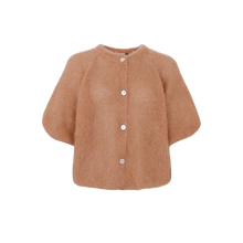 Lade das Bild in den Galerie-Viewer, Camelfarbene Strickjacke mit halblangen Ärmeln und femininem Rundhalsausschnitt Wunderwerk Oldenburg