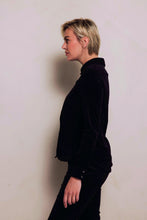 Lade das Bild in den Galerie-Viewer, Schwarzes Feincordhemd  mit Knopfverschluss Wunderwerk Oldenburg