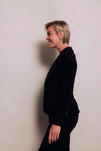 Lade das Bild in den Galerie-Viewer, Schwarzer Cordblazer mit einem Knopverschluss, Wunderwerk Oldenburg