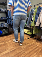 Lade das Bild in den Galerie-Viewer, Calla Jeans  in der Farbe lightblue denim Wunderwerk Oldenburg