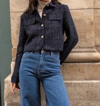 Lade das Bild in den Galerie-Viewer, Kurze Paillettenjacke in der Farbe Marine mit goldenen Knöpfen und Hemdkragen, Wunderwerk Oldenburg