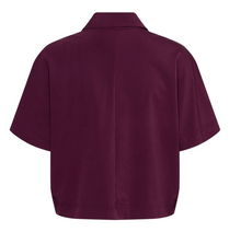 Lade das Bild in den Galerie-Viewer, Kurze Jacke in der Farbe Plum mit kurzen Ärmeln und Reißverschluss, Wunderwerk Oldenburg