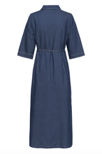 Lade das Bild in den Galerie-Viewer, Dunkelblaues Hemdblusenkleid mit zarten weißen Streifen, durchgeknöpft mit 3/4 Ärmeln als Midikeid Wunderwerk Oldenburg