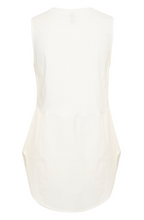 Lade das Bild in den Galerie-Viewer, Blusentop in offwhite, etwas länger mit Seitenschlitzen, perfekt unterm Pullover, Wunderwerk Oldenburg