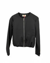 Lade das Bild in den Galerie-Viewer, schwarzer Blouson mit silbernem Reißverschluss, Rundhals und Seitentaschen, Wunderwerk Oldenburg