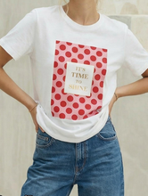 Lade das Bild in den Galerie-Viewer, Weißes Shirt mit Aufdruck und Schriftzug in rosa und rot Wunderwerk Oldenburg