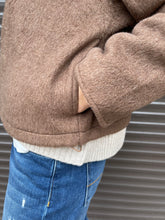 Lade das Bild in den Galerie-Viewer, Wolljacke mit Kragen