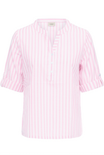 Lade das Bild in den Galerie-Viewer, rosa gestreifte Kurzarmbluse mit V-Ausschnitt Wunderwerk Oldenburg