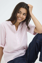 Lade das Bild in den Galerie-Viewer, rosa gestreifte Kurzarmbluse mit V-Ausschnitt Wunderwerk Oldenburg