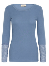 Lade das Bild in den Galerie-Viewer, Jeansblaues Spitzenshirt mit Rundhals, Wunderwerk Oldenburg