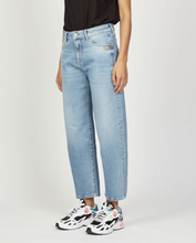 Lade das Bild in den Galerie-Viewer, Gang 94Ida O-Shape Jeans