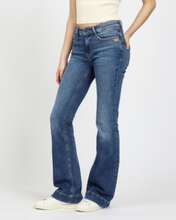 Lade das Bild in den Galerie-Viewer, Gang 94Maxima Flared fit Jeans