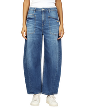Lade das Bild in den Galerie-Viewer, Blaue O-Shape Jeans mit großen aufgesetzten Taschen vorne Wundwerk Oldenburg