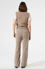 Lade das Bild in den Galerie-Viewer, Taupefarbener Pullunder in Wollstrick mit Rundhals, Wunderwerk Oldenburg